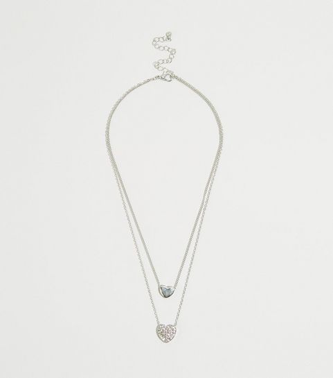 Silberfarbene, mehrlagige Halskette mit strassbesetztem Herzanhänger