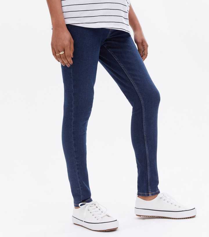 https://media2.newlookassets.com/i/newlook/635358642M1/womens/clothing/jeans/maternity-indigo-over-bump-lift-shape-emilee-jeggings.jpg?strip=true&qlt=50&w=720