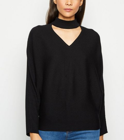 Schwarzer Pullover mit Choker-Ausschnitt und Fledermausärmeln
