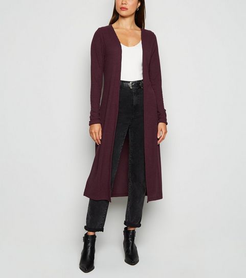 Weinrote, gerippte Strickjacke in Midilänge