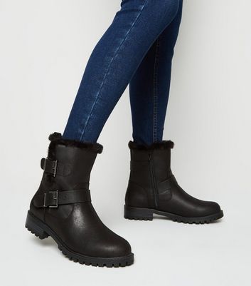 lined black boots