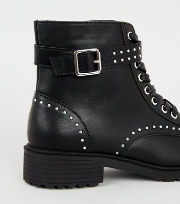 bottines lacets cloutées