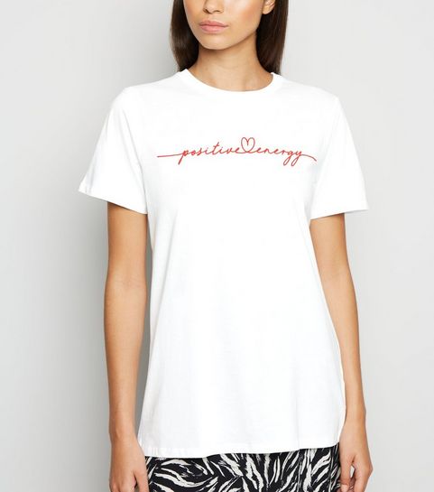 T-shirt blanc à cœur et slogan « Positive Energy »