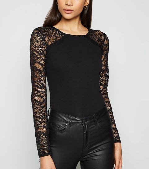 Body noir en dentelle à manches