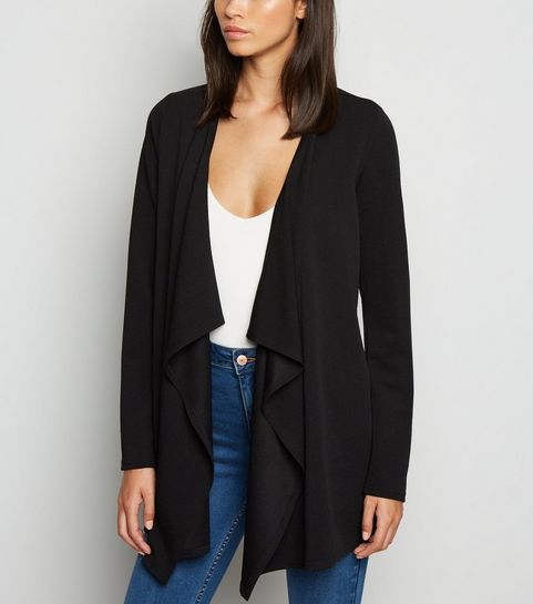 Schwarze, langärmlige Strickjacke mit Wasserfallkragen