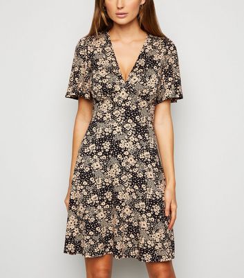 Image of Black Ditsy Floral Jersey Skater Dress New Look