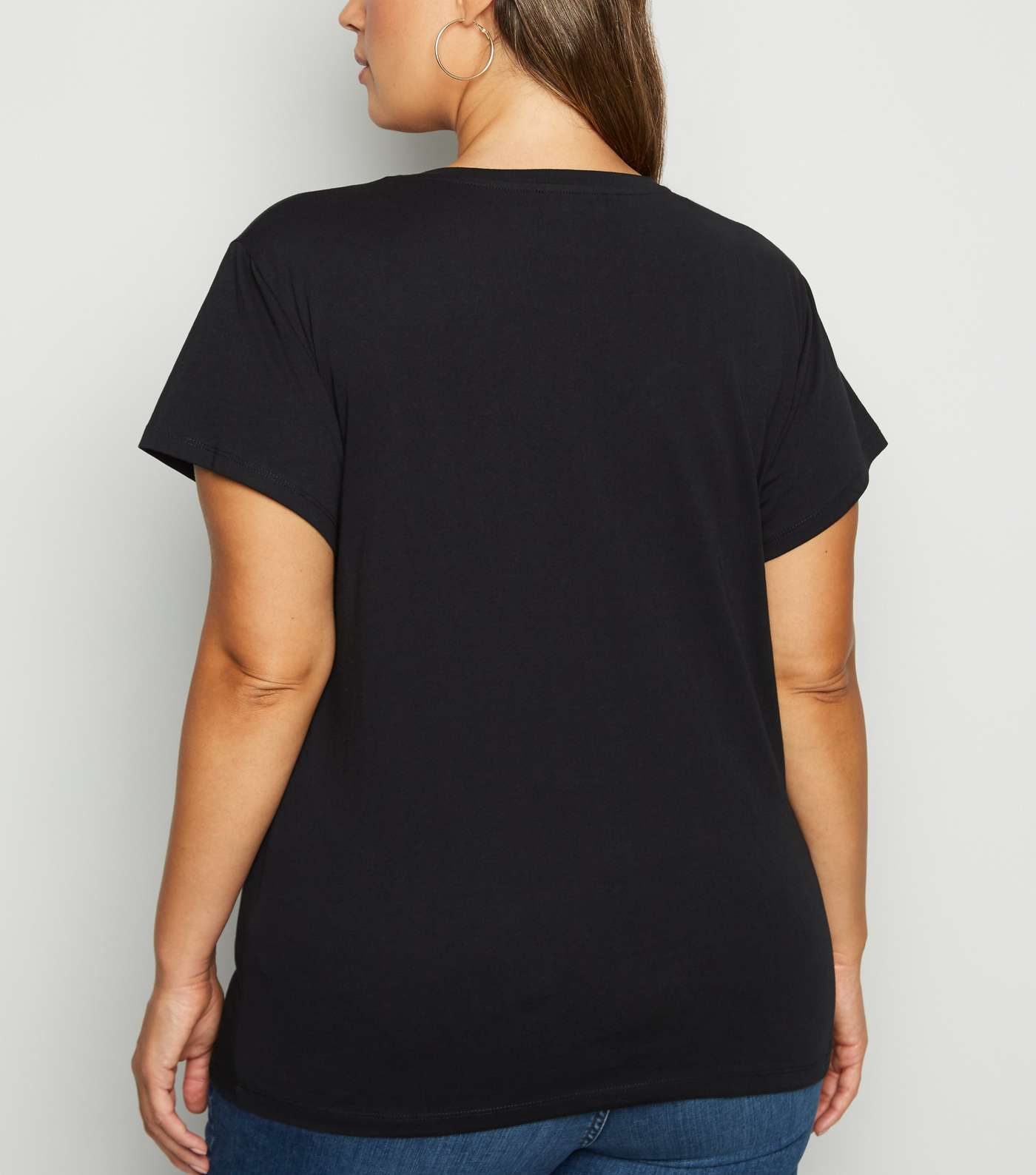 Curves Black Let Christmas Be Gin T-Shirt Image 3