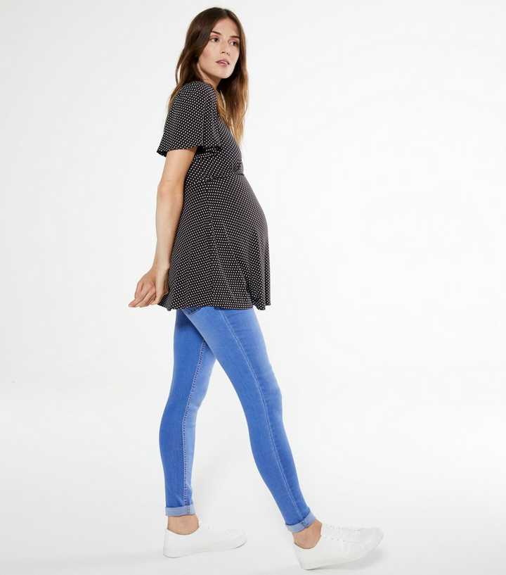 https://media2.newlookassets.com/i/newlook/641183243/womens/clothing/jeans/maternity-bright-blue-lift-shape-emilee-jeggings.jpg?strip=true&qlt=50&w=720
