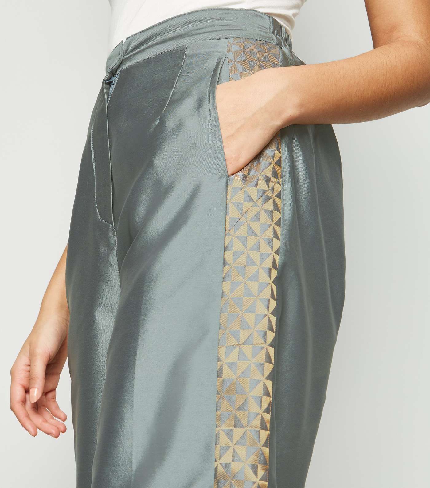 Nesavaali Silver Metallic Jacquard Cropped Trousers Image 5