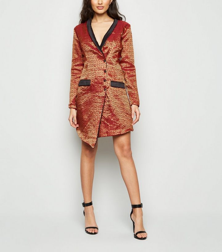 Nesavaali Jacquard Blazer Kleid In Weinrot Metallic New Look