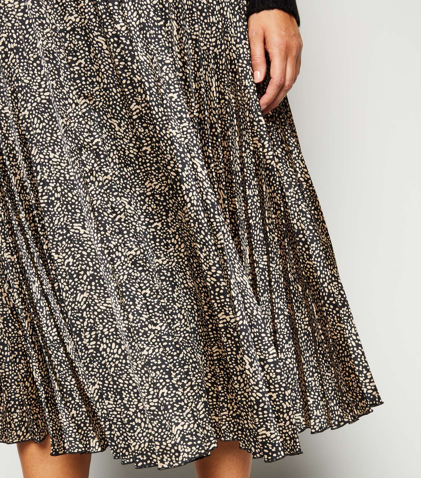 Curves Brown Satin Spot Pleated Midi Skirt Image 5