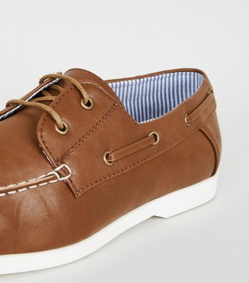 Chaussures bateau marron fonc en similicuir New Look
