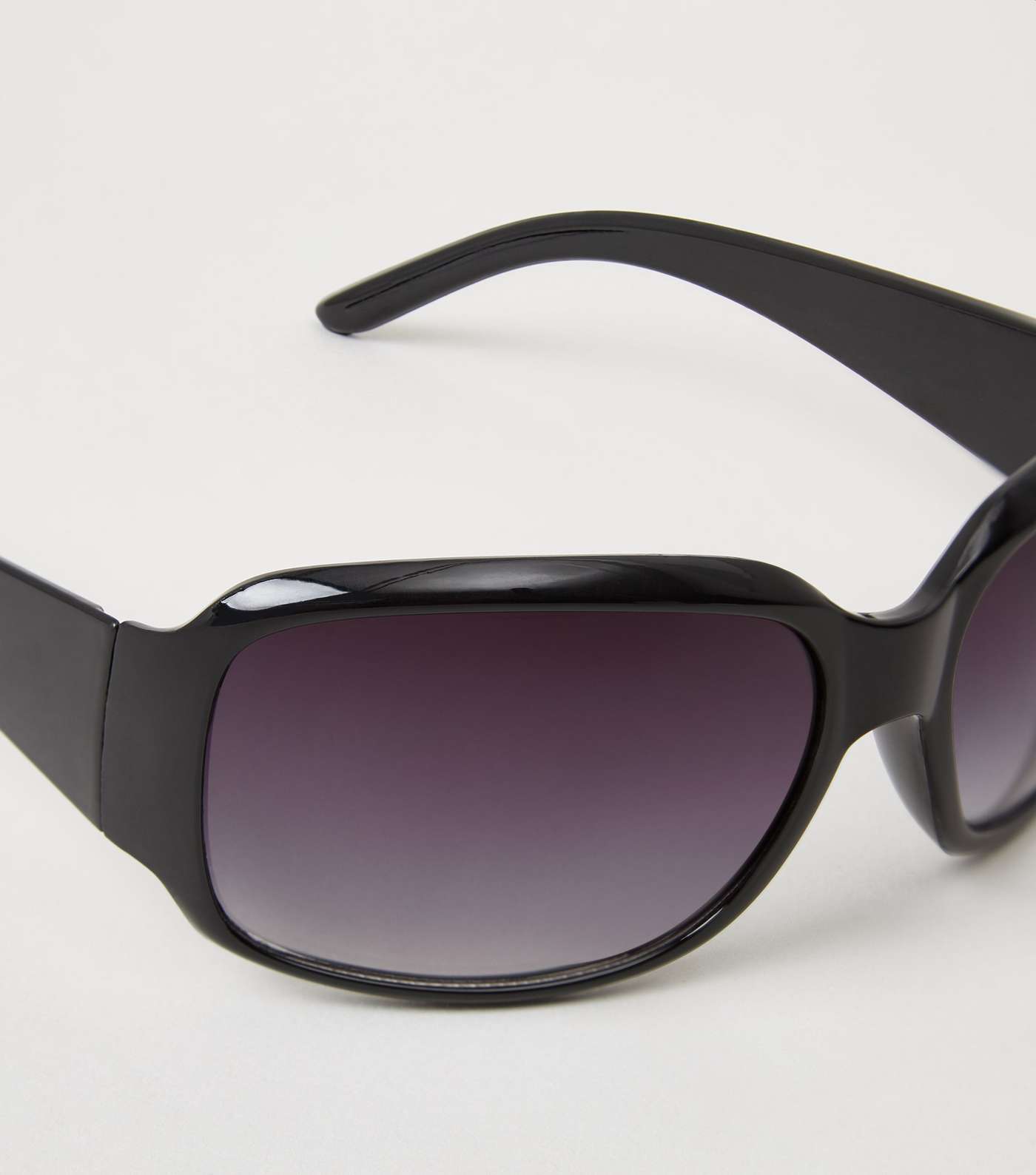 Black Rectangle Sunglasses Image 4