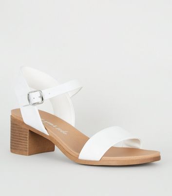 White flat sandals new on sale look