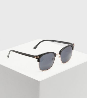 Lunettes de soleil r tro carr es noires New Look