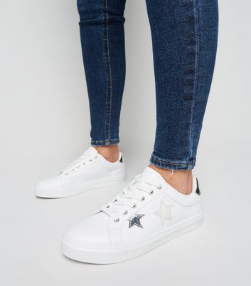 Baskets en similicuir blanc toiles sur le c t New Look