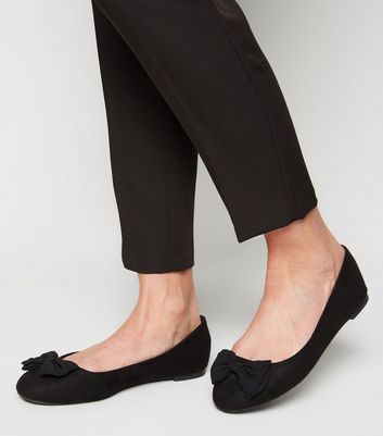 Wide Fit Black Suedette Bow Ballet Pumps New Look