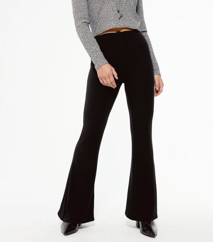 https://media2.newlookassets.com/i/newlook/646758801M1/womens/clothing/leggings/petite-black-ribbed-flared-leggings.jpg?strip=true&qlt=80&w=720