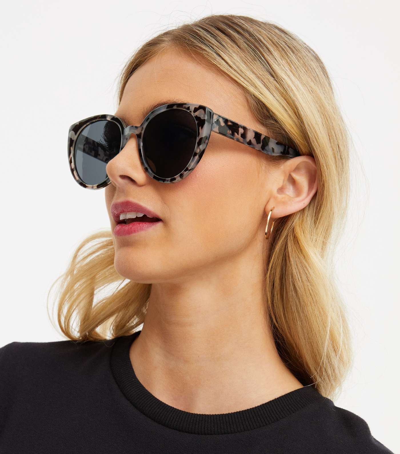 Black Resin Oversized Round Sunglasses Image 2