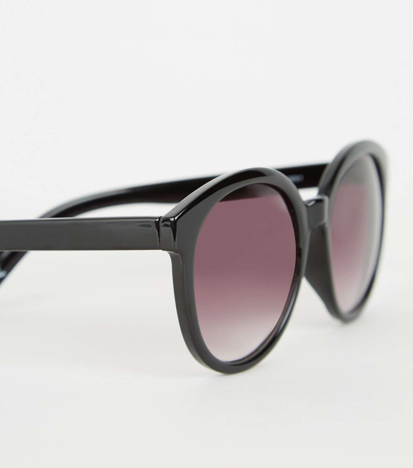 Black Round Sunglasses Image 4