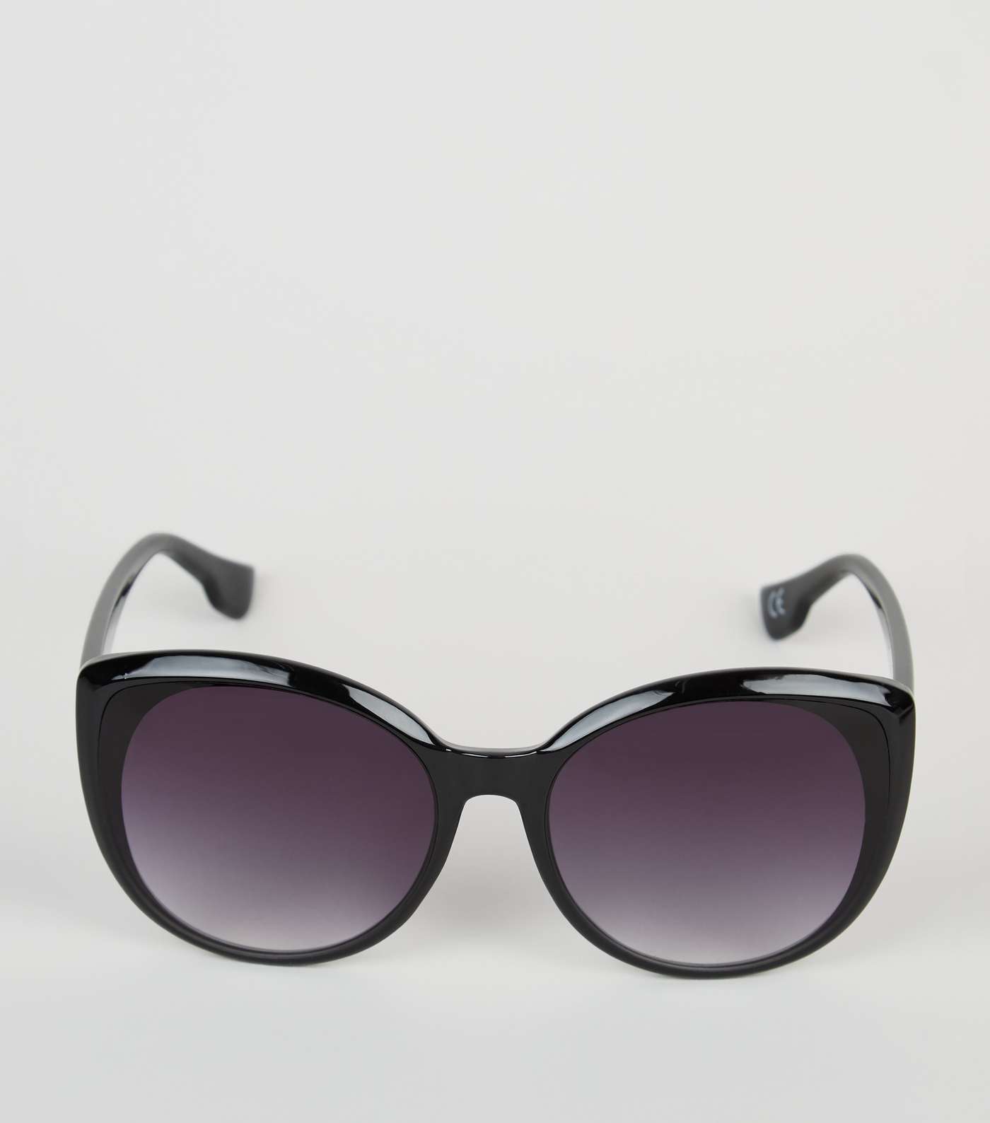 Black Tinted Round Sunglasses Image 3