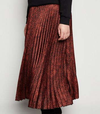 red leopard print pleated skirt