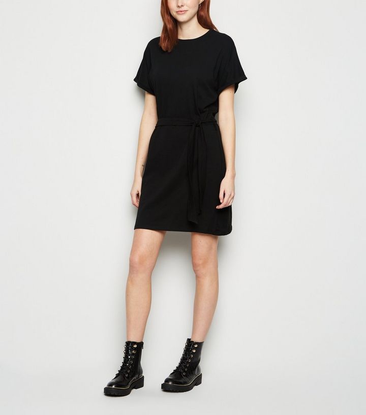 Na Kd Schwarzes T Shirt Kleid Mit Gurtel New Look