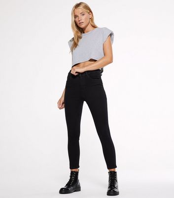 Petite Jean skinny court noir sculptant et push up New Look