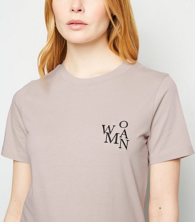 JDY – T-Shirt mit „Woman-Slogan in Mittelrosa