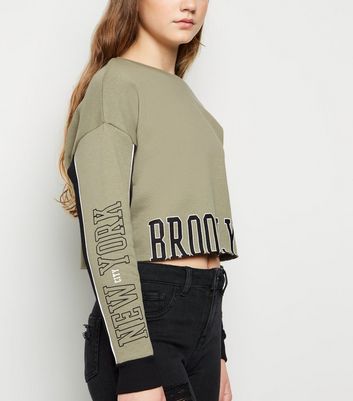 cropped slogan sweatshirt