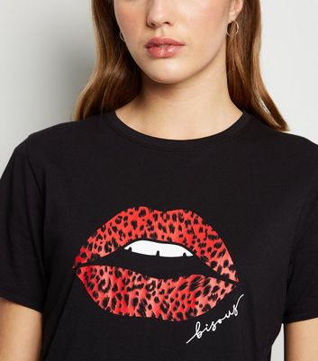 black shirt with red lips