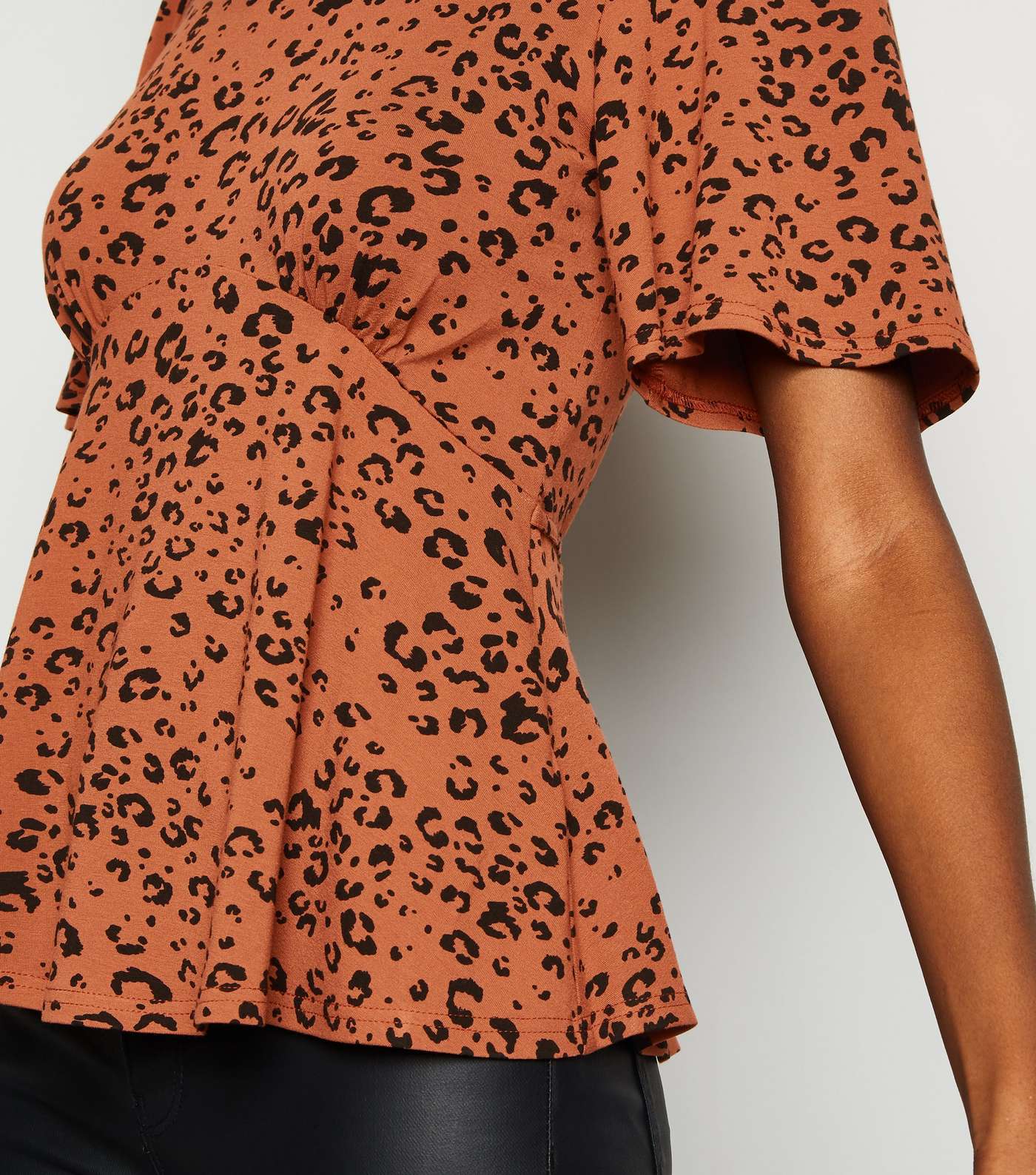 Rust Leopard Print Tie Back T-Shirt Image 5