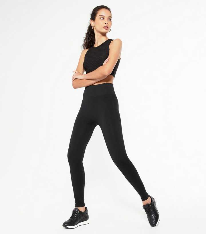 https://media2.newlookassets.com/i/newlook/651408201/womens/clothing/sportswear/black-bum-sculpt-seamless-sports-leggings.jpg?strip=true&qlt=50&w=720