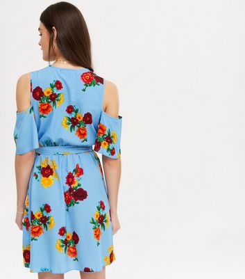 captain's night dress code