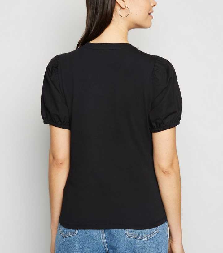 T-shirt noir à manches courtes bouffantes