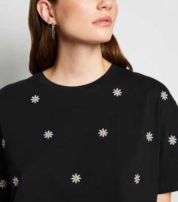 Black Daisy Embroidered Boxy T-Shirt 