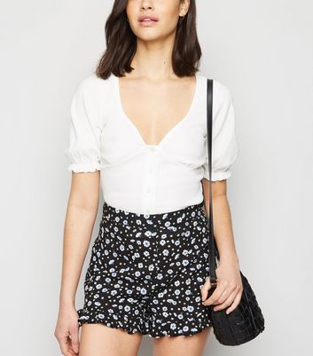 Black Floral Ruffle Shorts | New Look