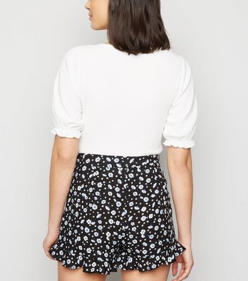 Image of Black Floral Ruffle Shorts New Look