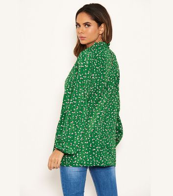 Image of AX Paris Green Ditsy Floral Top New Look