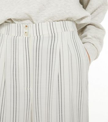 white cropped trousers petite