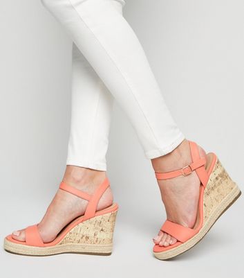 Coral on sale pink wedges