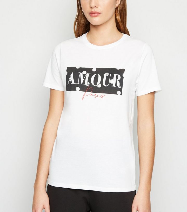 Weisses T Shirt Mit Kastenformigem Amour Slogan Mit Punkten New Look