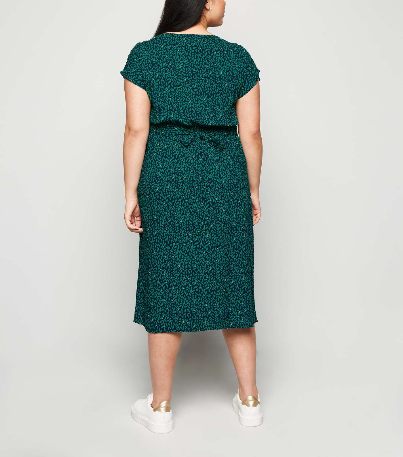 Apricot Curves Green Leaf Print Midi Dress Image 3