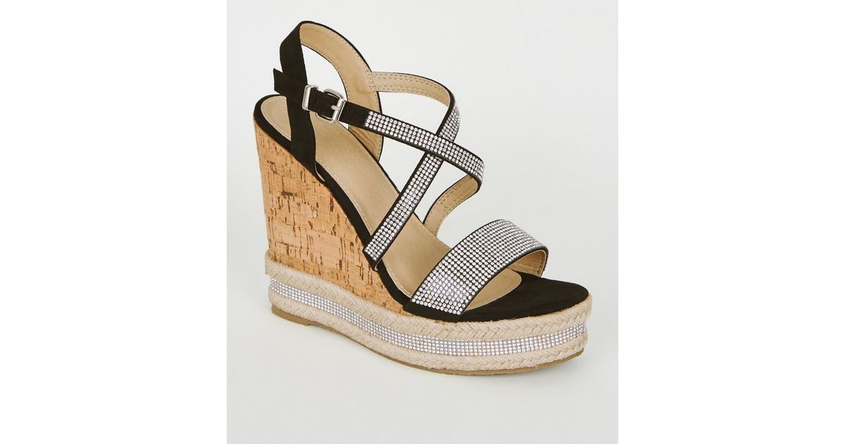 Chaussures noires en suédine à strass et semelles compensées en liège New Look