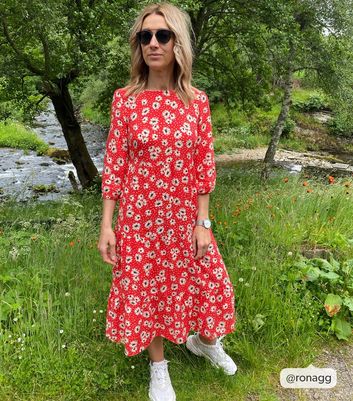 Red dress store with white daisies