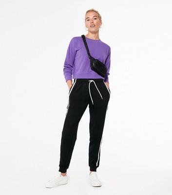 Jogging trousers discount with side stripes