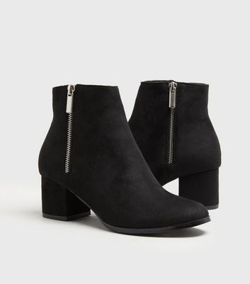 Short black boots deals with heel