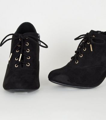 lace up sneaker boots