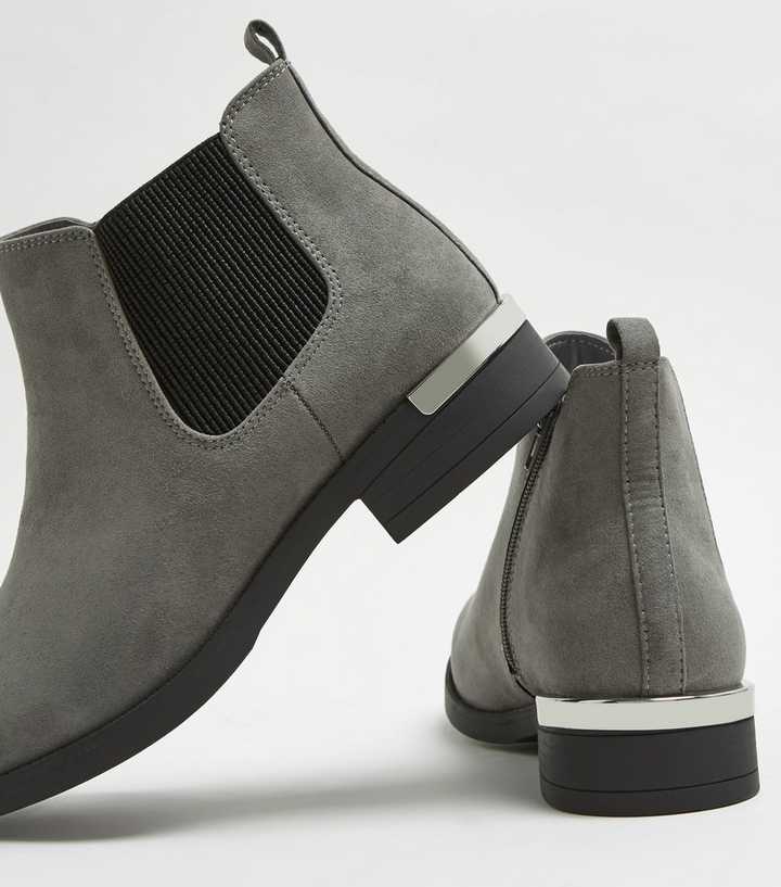 Hændelse du er fure Extra Wide Fit Grey Suedette Chelsea Boots | New Look
