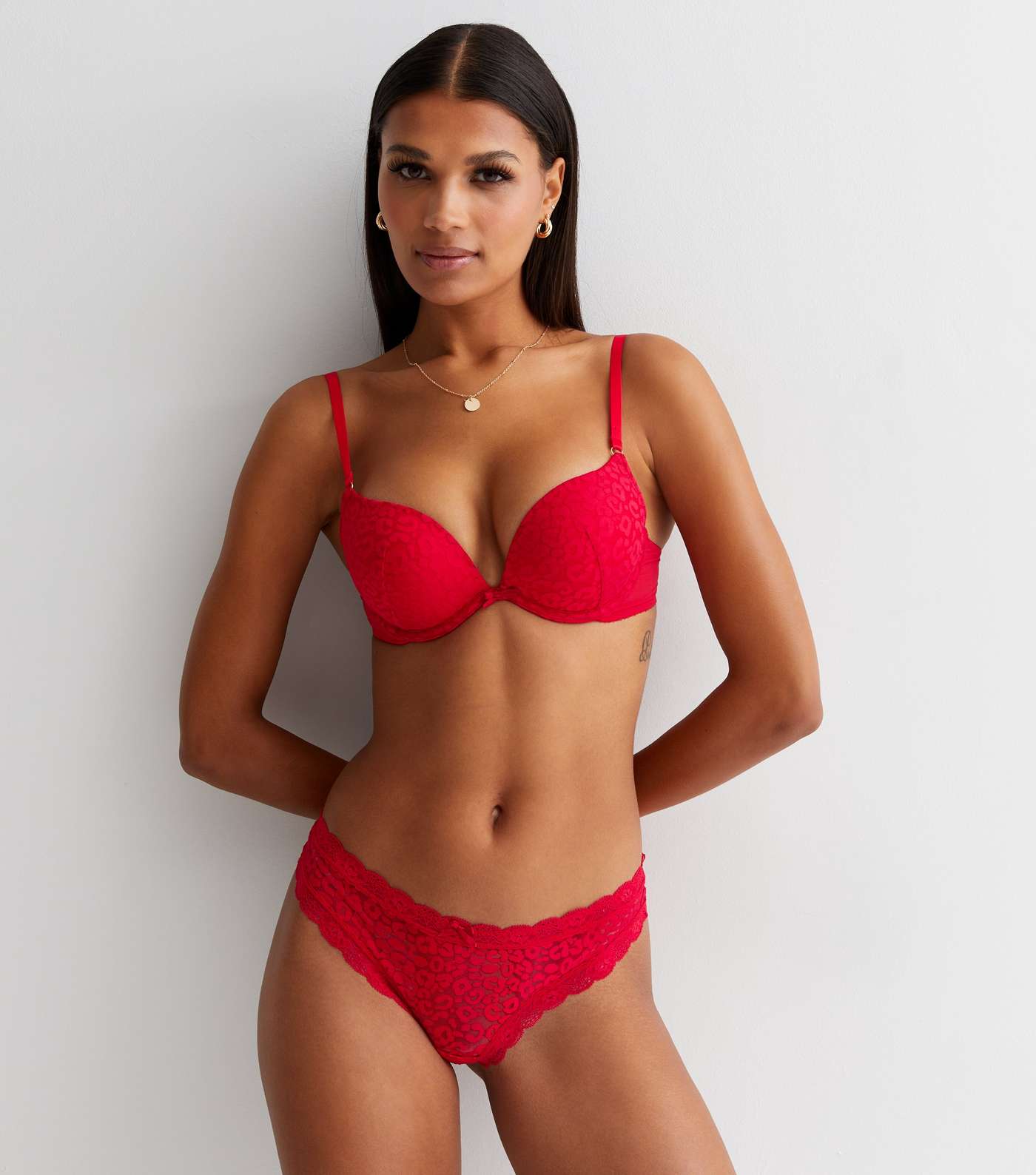 New Look pretty lace push up bra in bright red